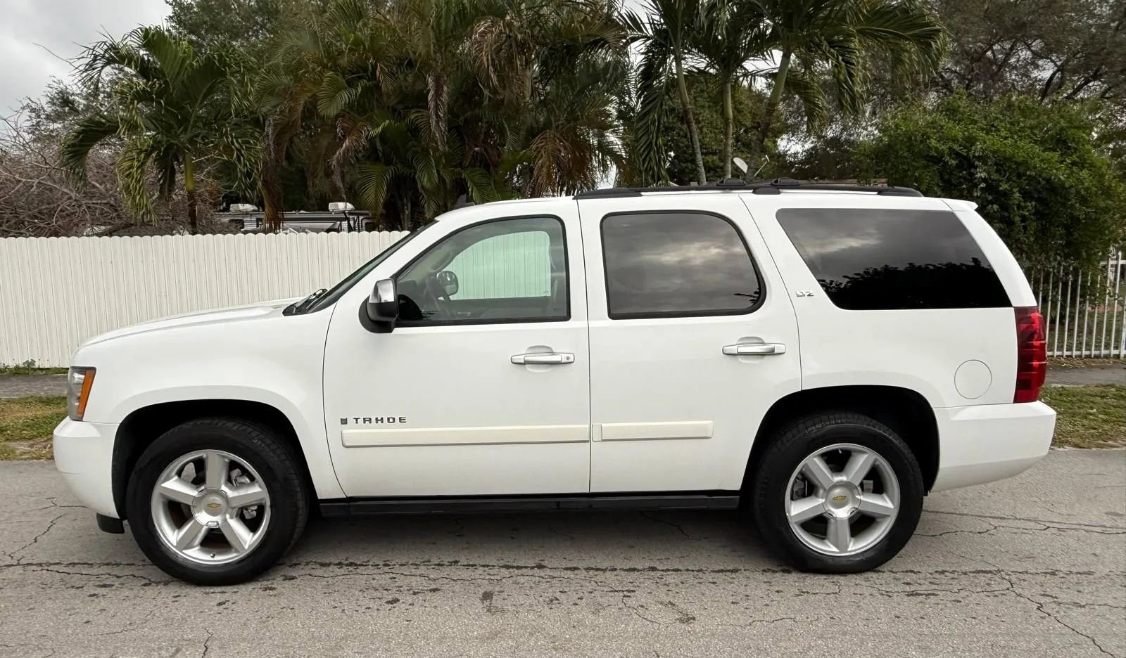 Used 2008 Chevrolet Tahoe LTZ w/ LTZ Preferred Equipment Group image 3
