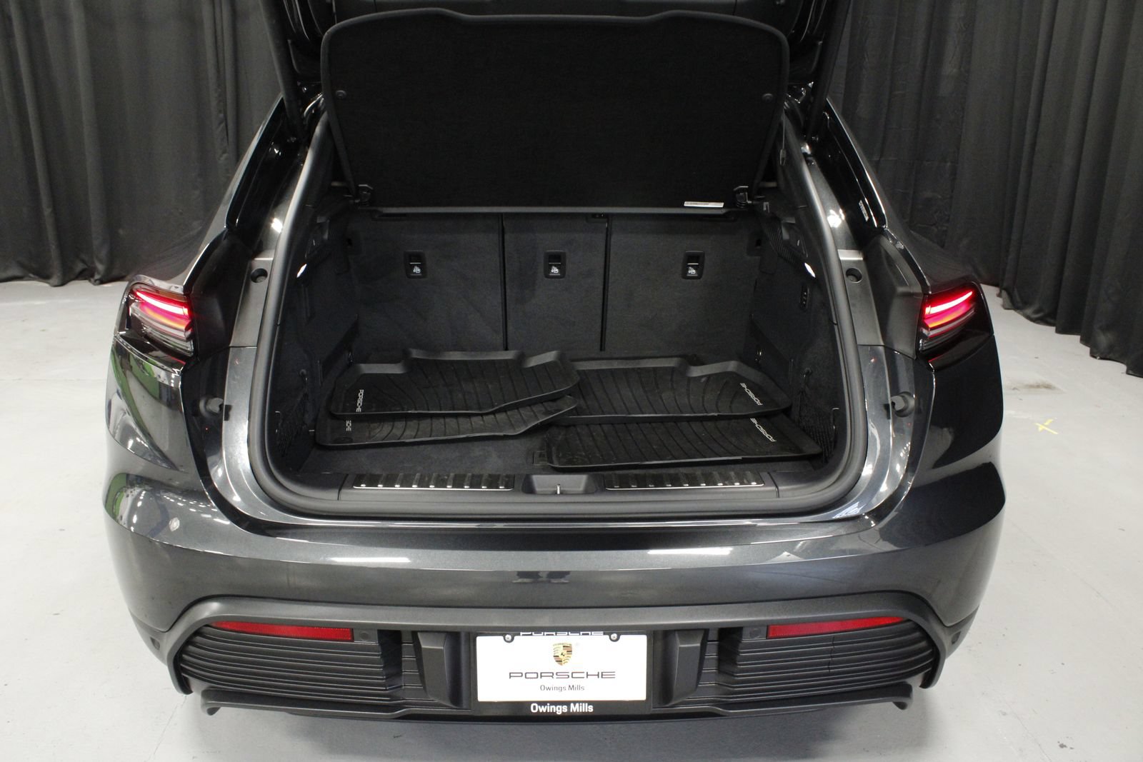Certified 2025 Porsche Macan 4 Electric AWD/4WD image 19