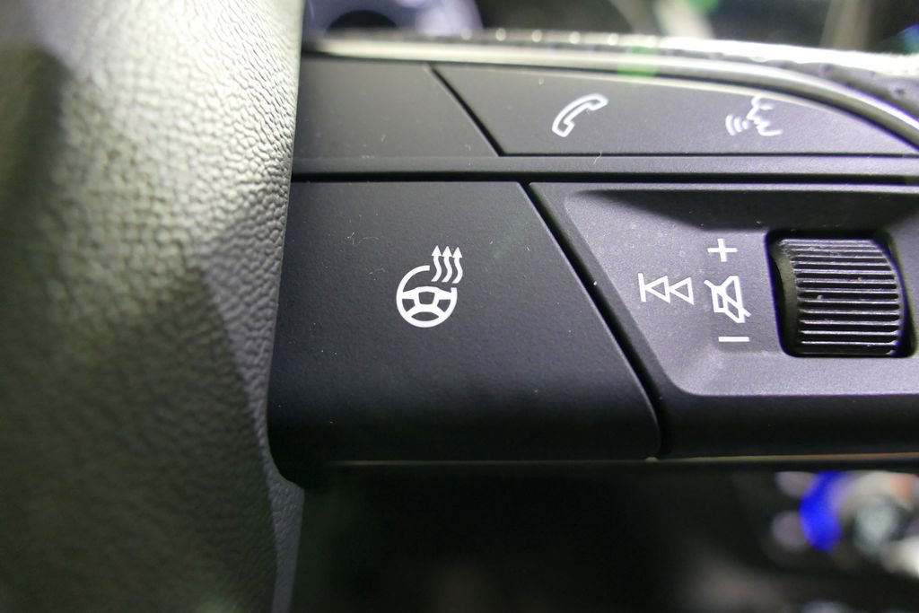 Certified 2025 Audi Q5 2.0T Premium Plus image 17