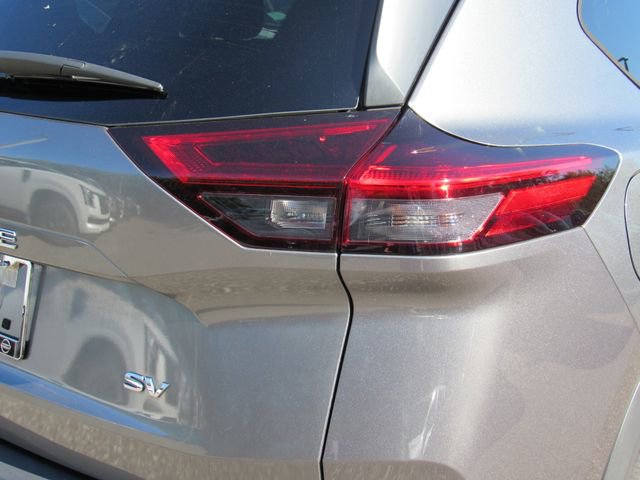 Used 2023 Nissan Rogue SV image 12