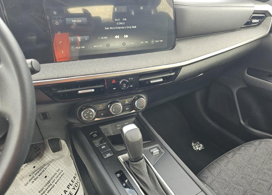 Used 2025 Nissan Kicks SV FWD image 15