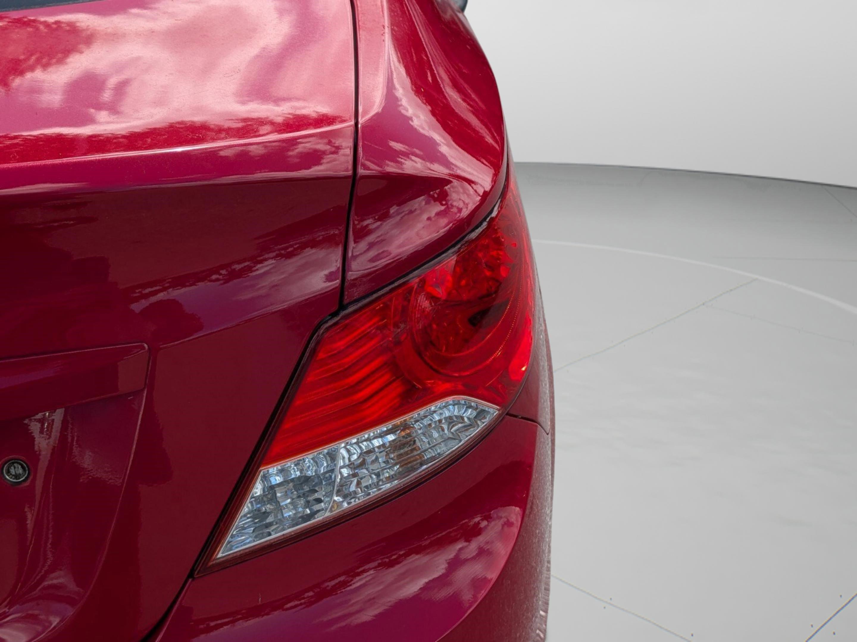 Used 2012 Hyundai Accent GLS image 23