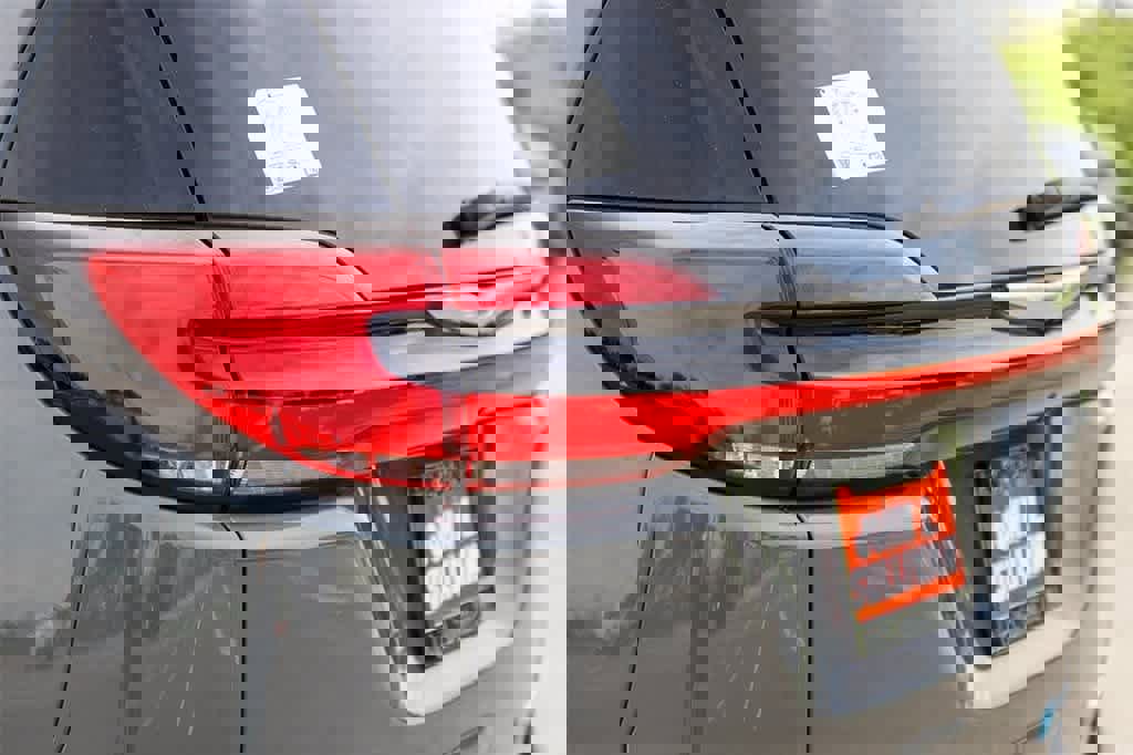 New 2023 Chrysler Pacifica Limited image 8