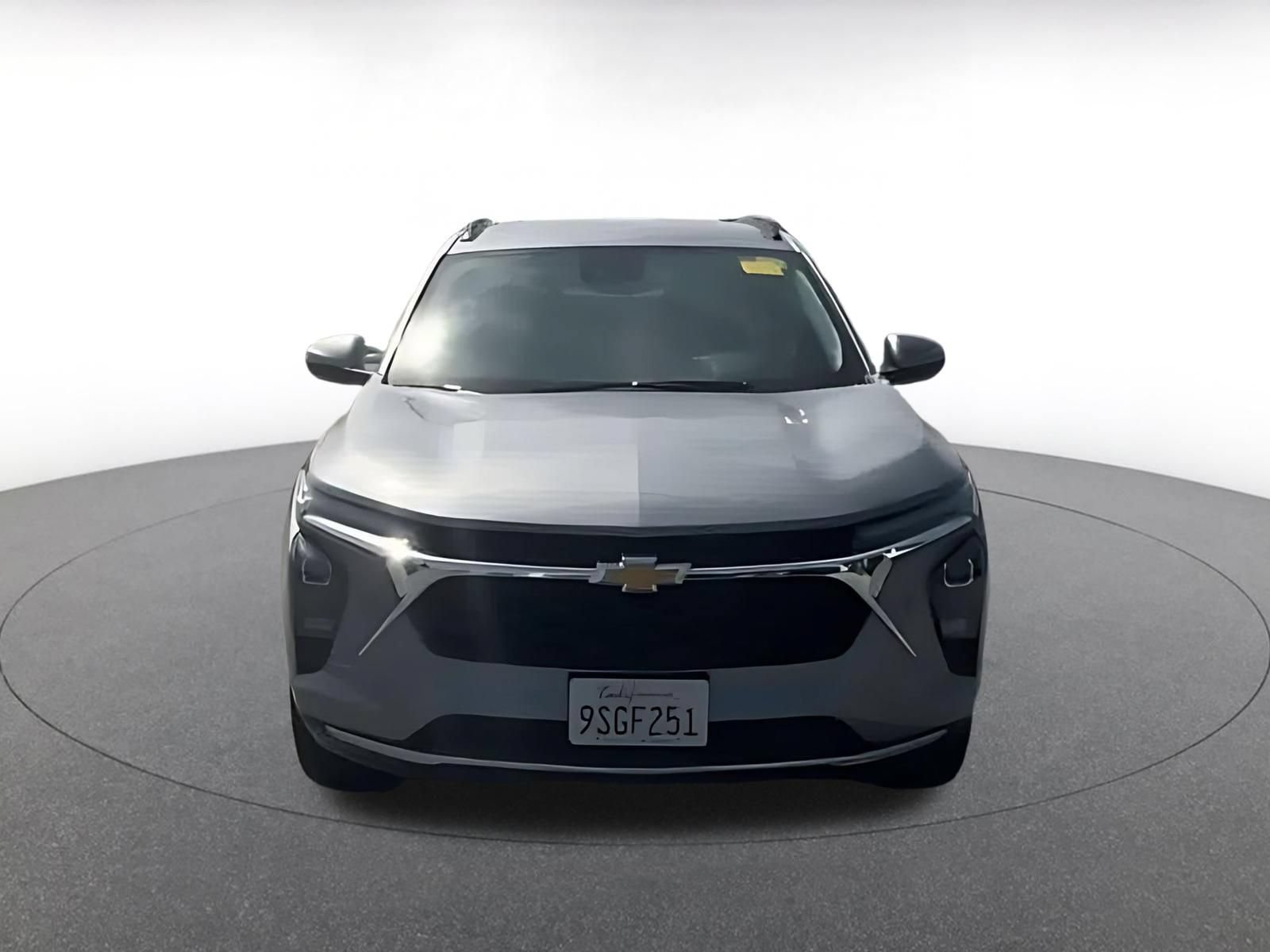 Used 2025 Chevrolet Trax LT FWD image 3