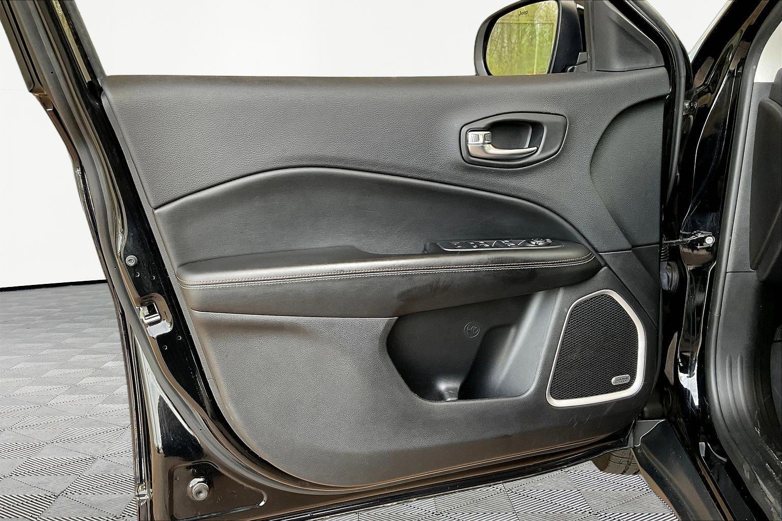 Used 2021 Jeep Compass Latitude w/ Sun and Sound Group AWD/4WD image 19
