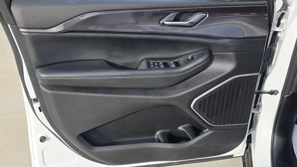 Used 2022 Jeep Grand Cherokee Altitude image 23