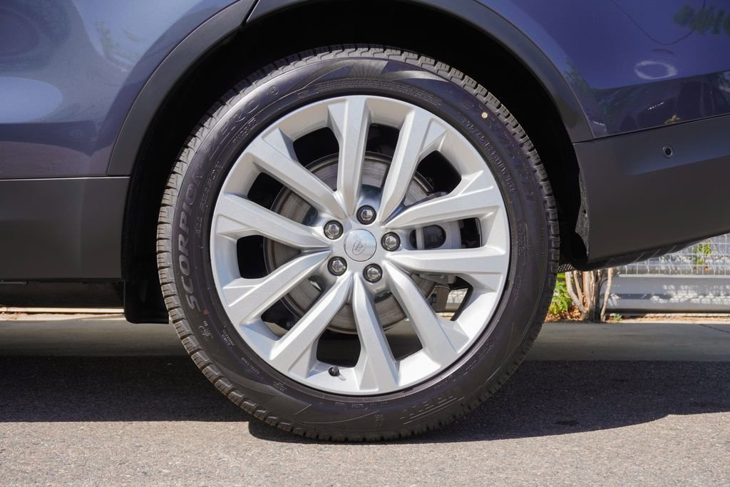 New 2026 Land Rover Discovery S AWD/4WD image 32