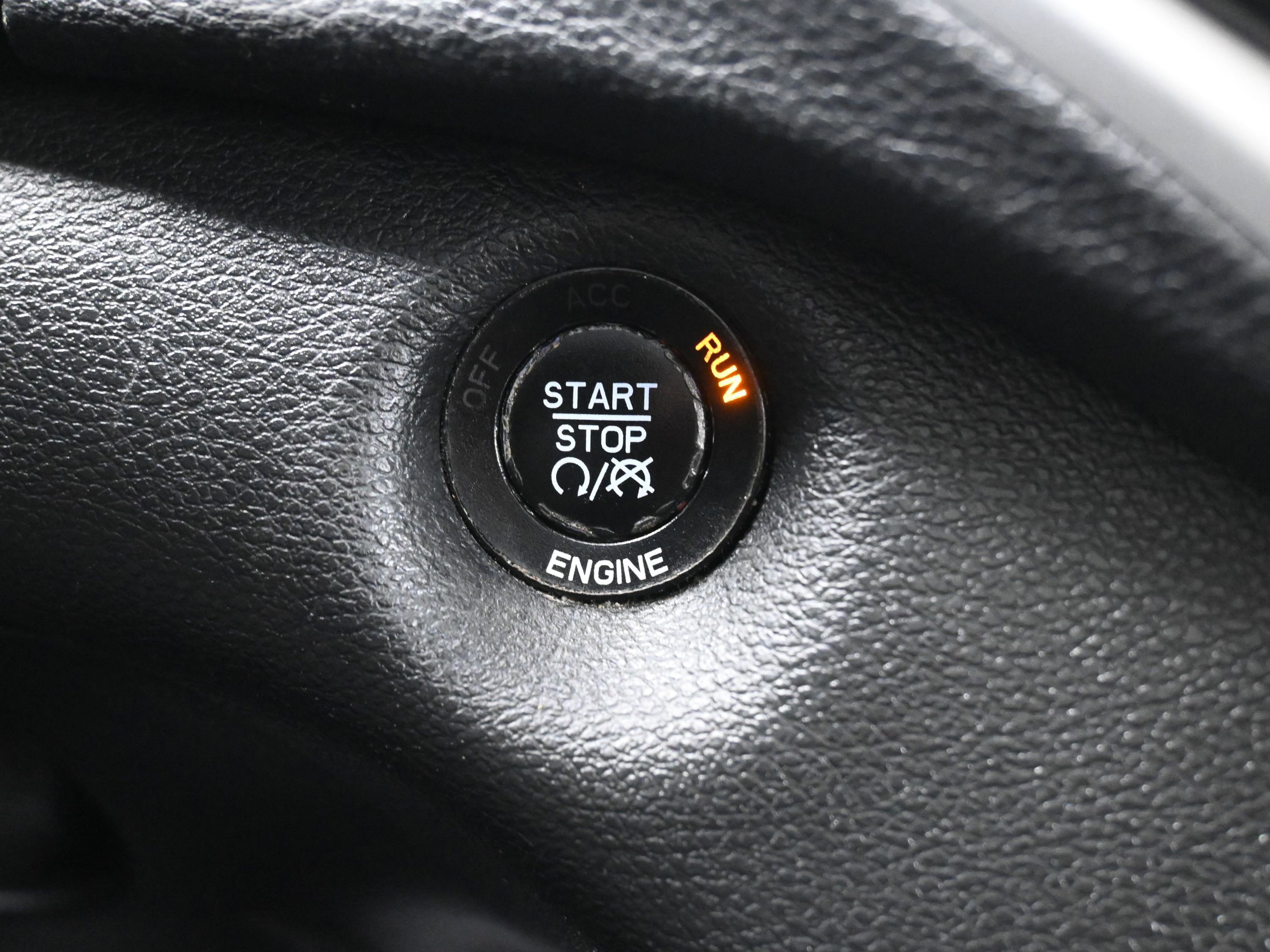 Used 2015 Jeep Cherokee Trailhawk w/ Comfort/Convenience Group image 38