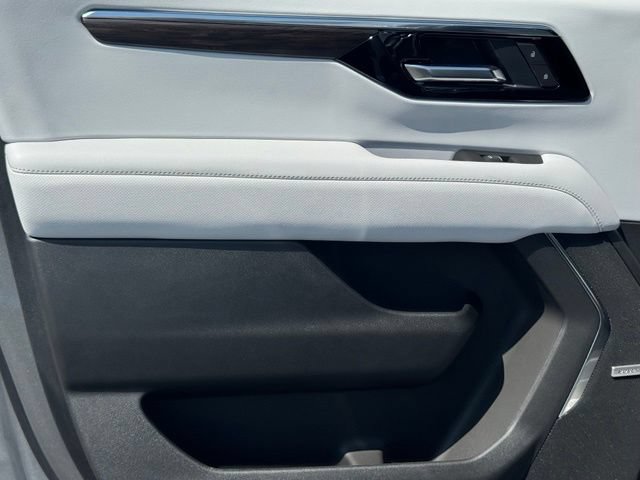 New 2026 Chevrolet Suburban Premier AWD/4WD image 24