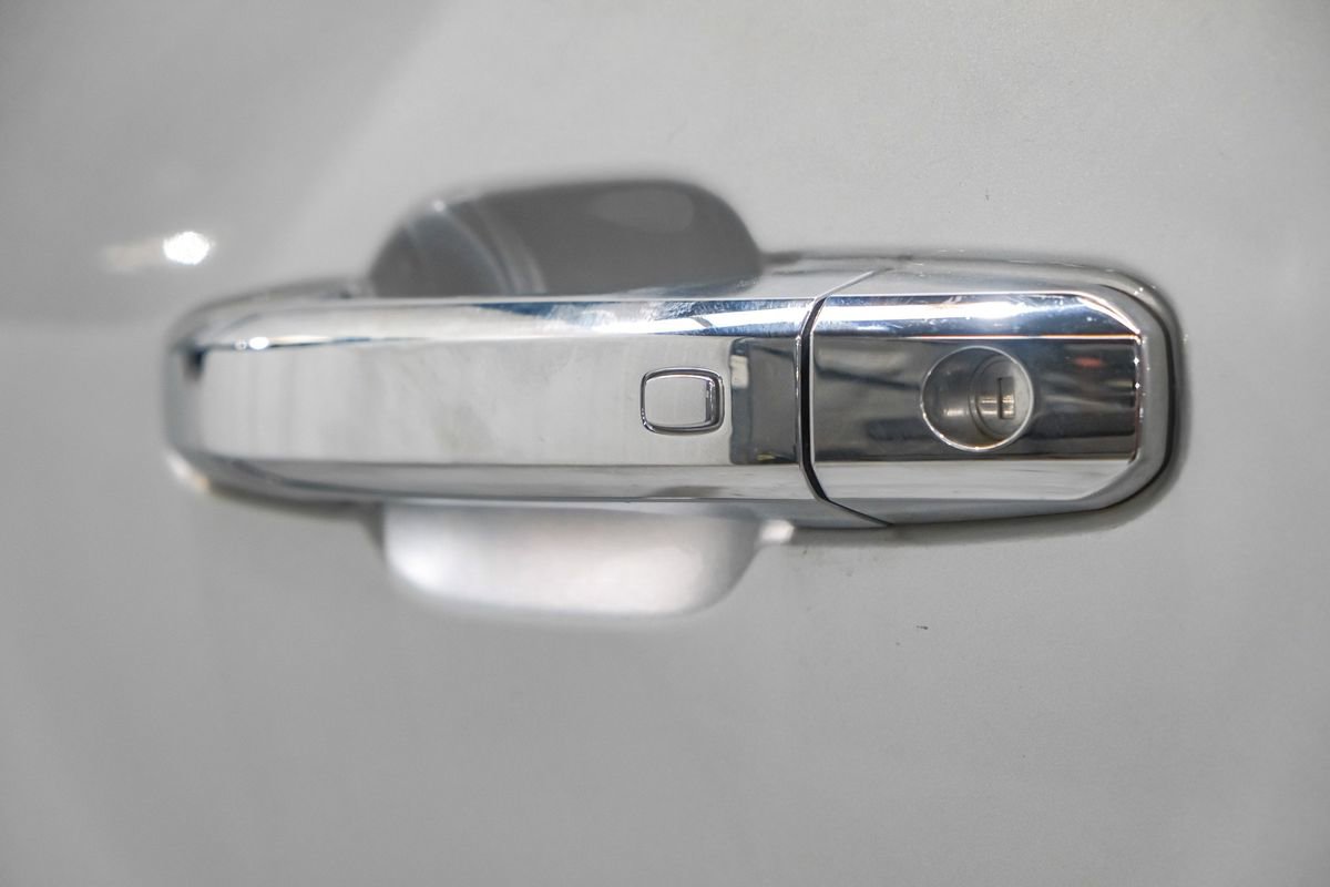 Used 2021 Chevrolet Silverado 3500 High Country w/ Snow Plow Prep/Camper Package image 42