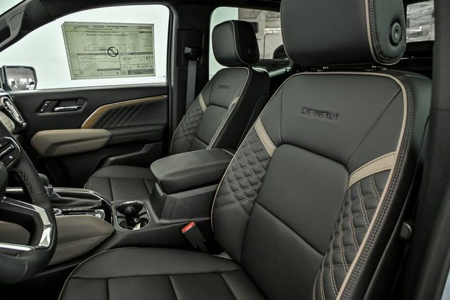 New 2026 GMC Canyon Denali image 8