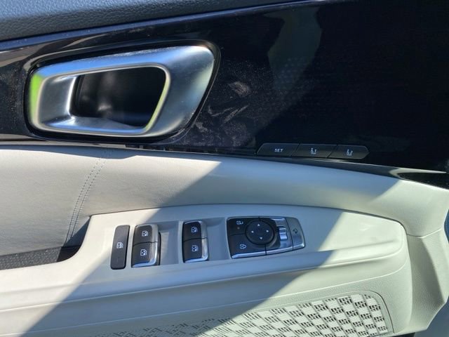 Used 2025 Kia Carnival SX Prestige FWD image 17