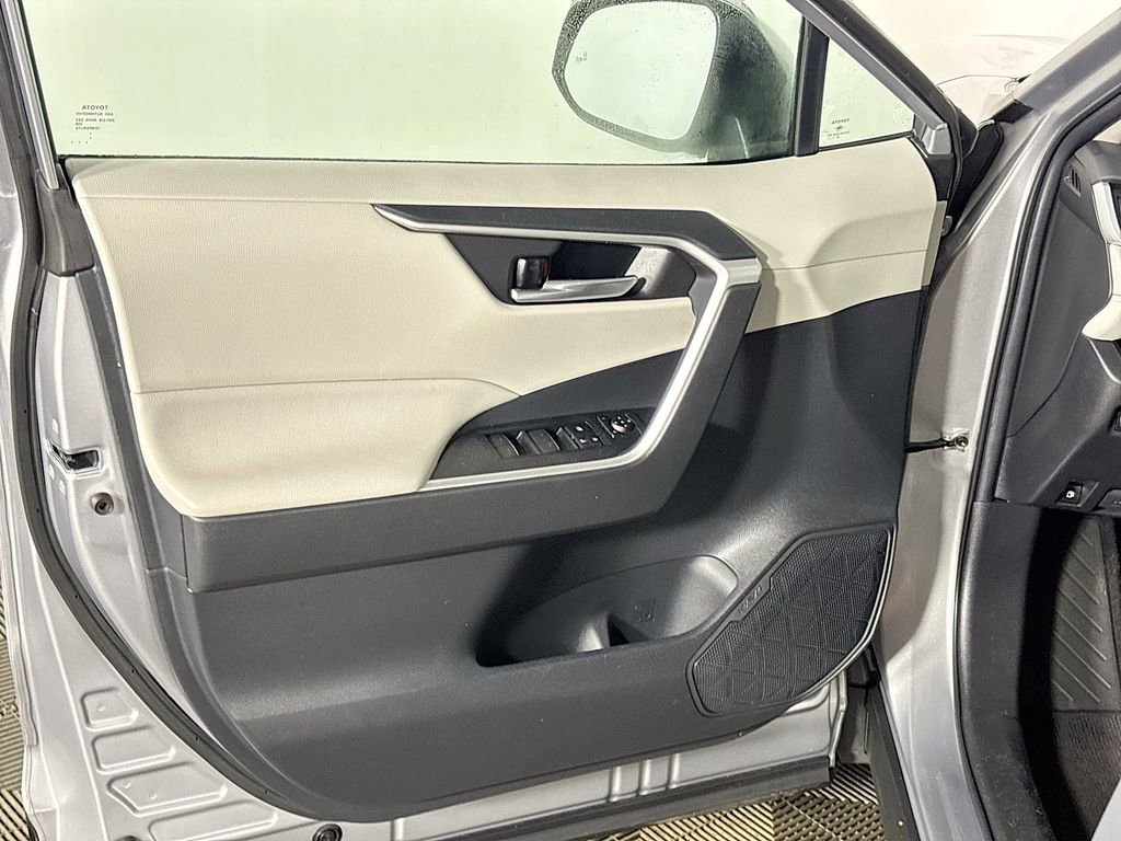 Used 2022 Toyota RAV4 XLE image 10