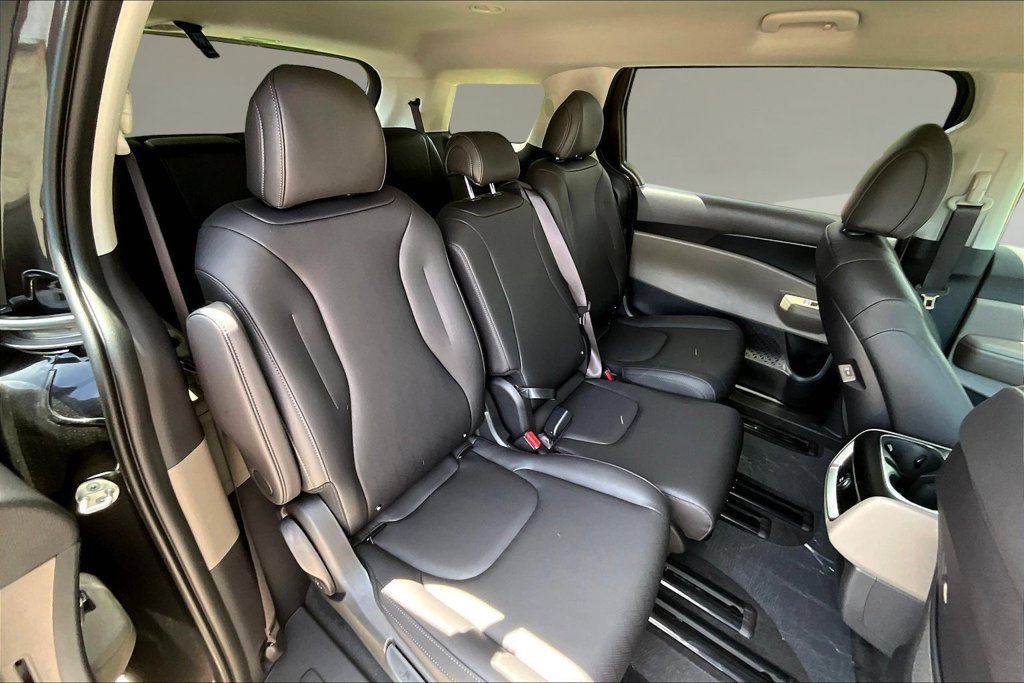 New 2026 Kia Carnival FWD image 8