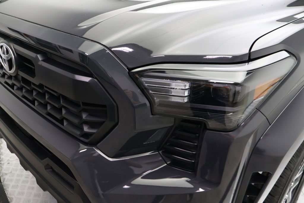 Certified 2025 Toyota Tacoma TRD Sport image 3