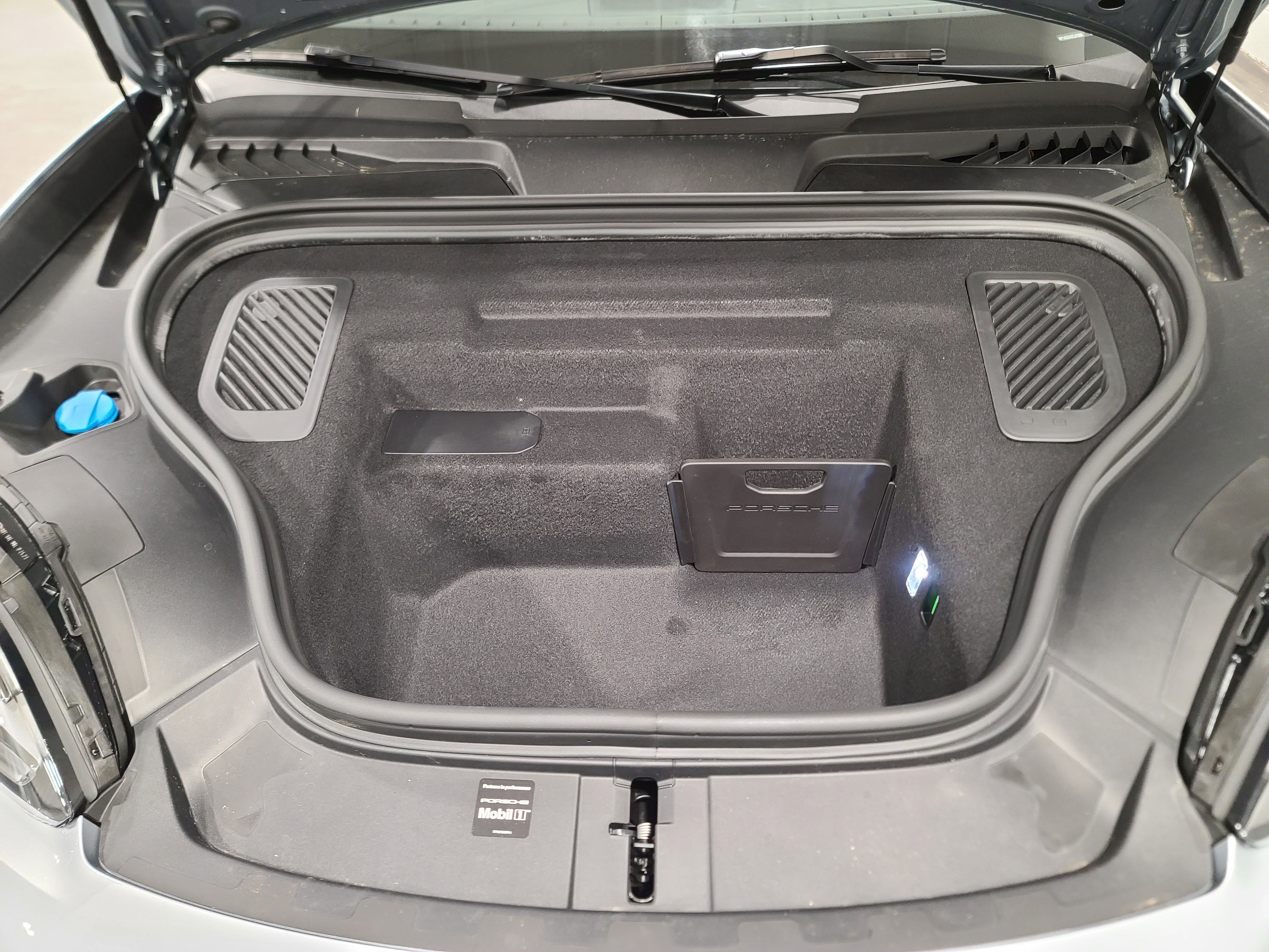 New 2026 Porsche Macan Electric RWD image 30