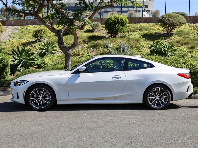 Used 2022 BMW 430i Coupe w/ Convenience Package RWD image 2