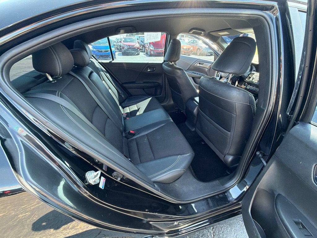 Used 2017 Honda Accord Sport image 28