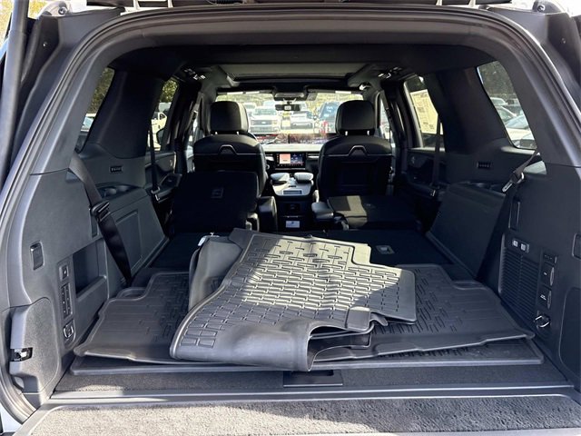 New 2025 Lincoln Navigator Reserve w/ Jet Appearance Package image 12