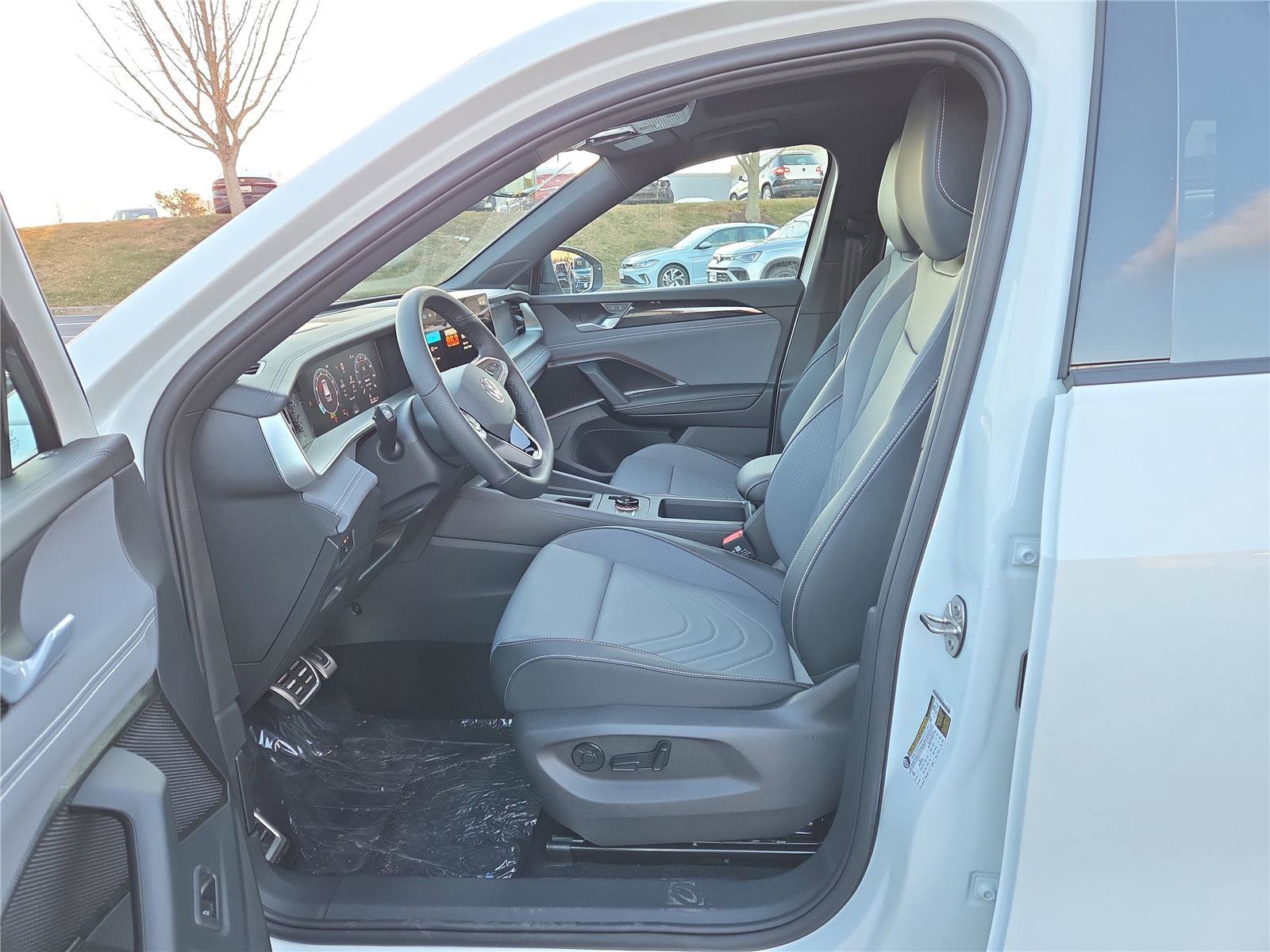 New 2026 Volkswagen Tiguan SE R-Line image 13