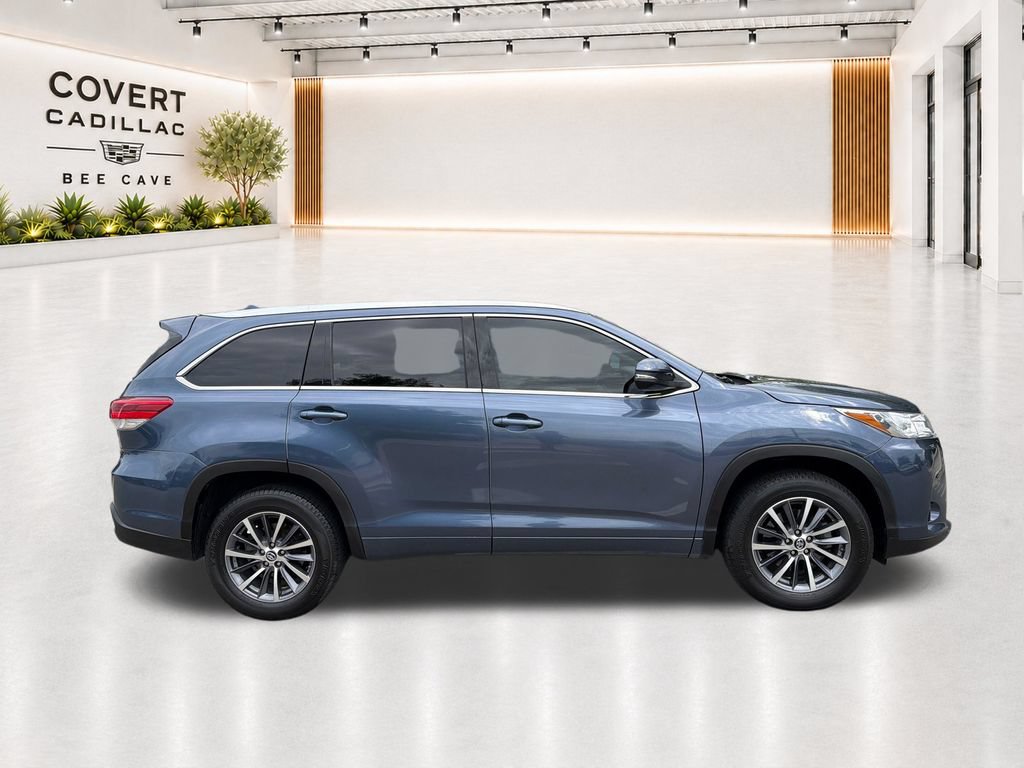 Used 2018 Toyota Highlander XLE FWD image 12