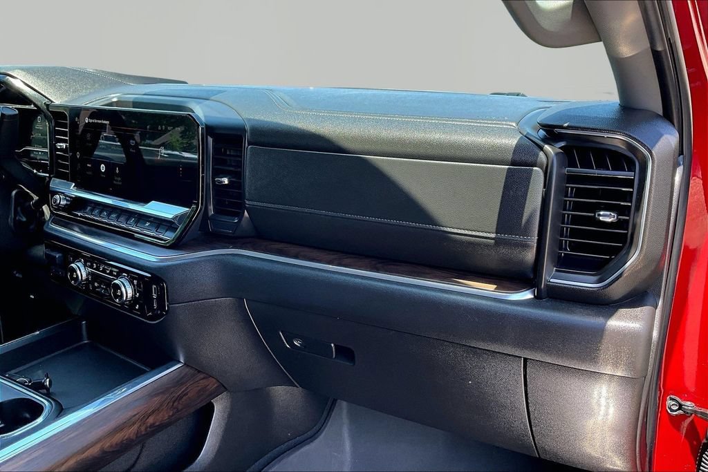 Used 2025 GMC Sierra 3500 SLT w/ SLT Premium Package AWD/4WD image 17