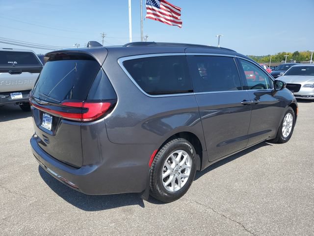 Used 2022 Chrysler Pacifica Touring-L FWD image 4