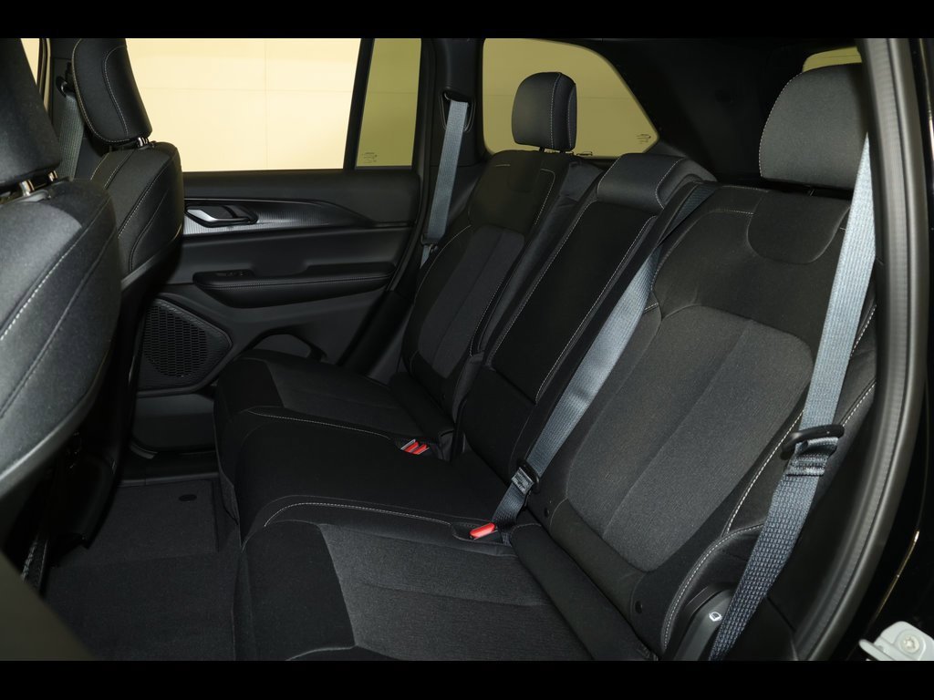 New 2025 Jeep Grand Cherokee Laredo X image 20