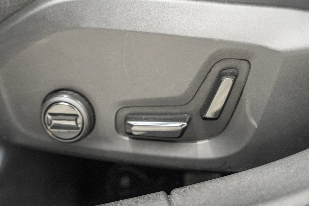 Used 2025 Volvo V60 B5 Cross Country Plus image 33