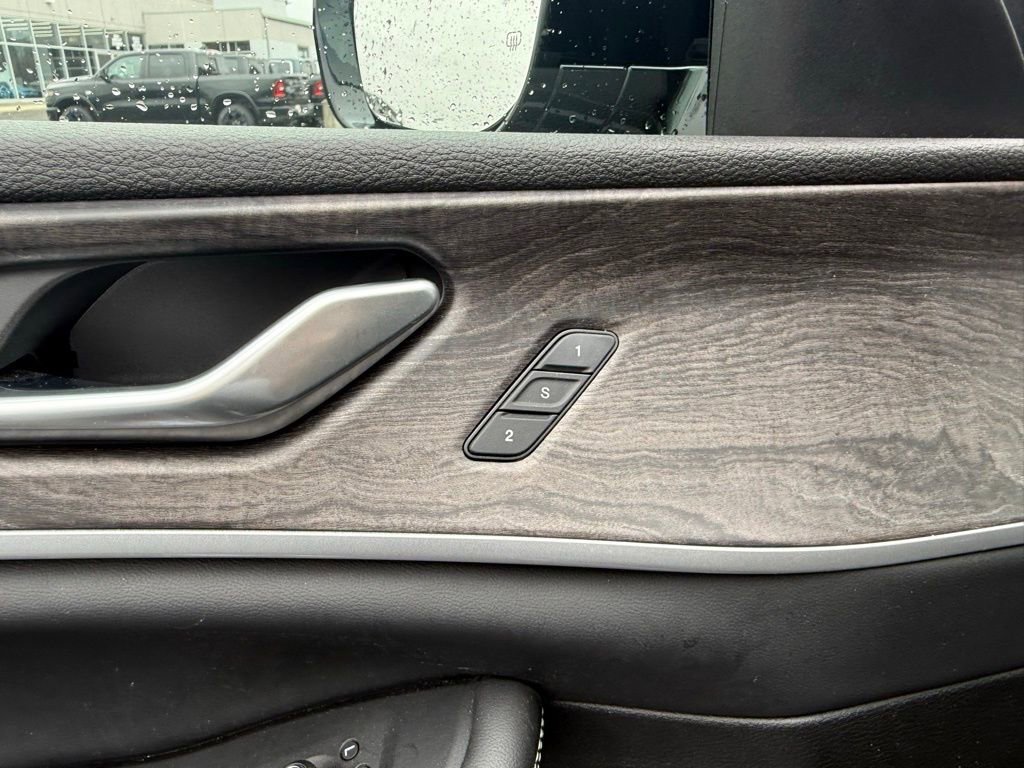 Used 2023 Jeep Grand Cherokee L Limited image 13