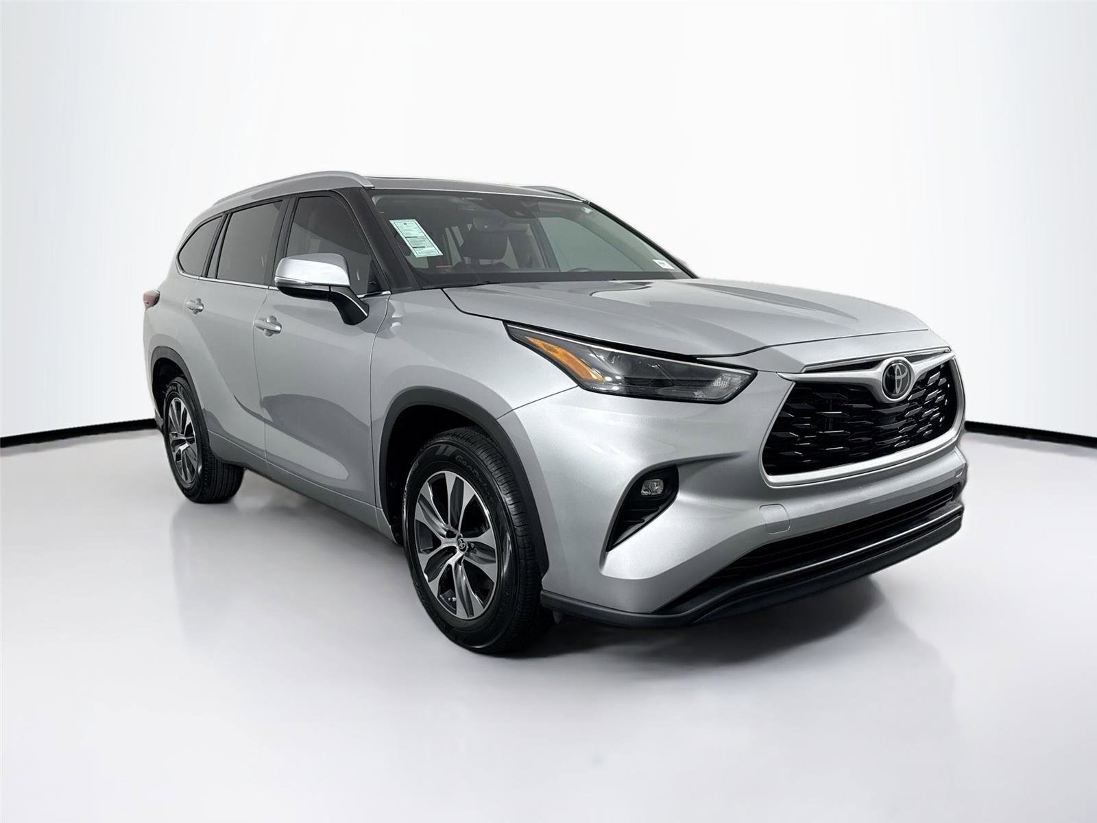 Certified 2024 Toyota Highlander XLE FWD image 10