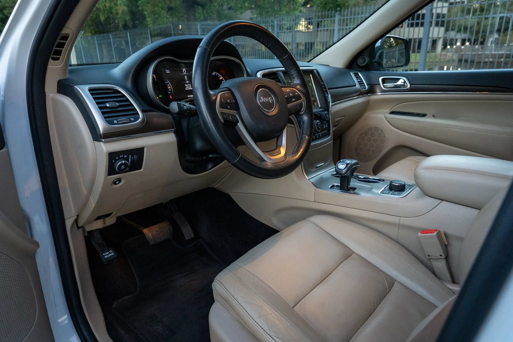 Used 2015 Jeep Grand Cherokee Limited AWD/4WD image 10