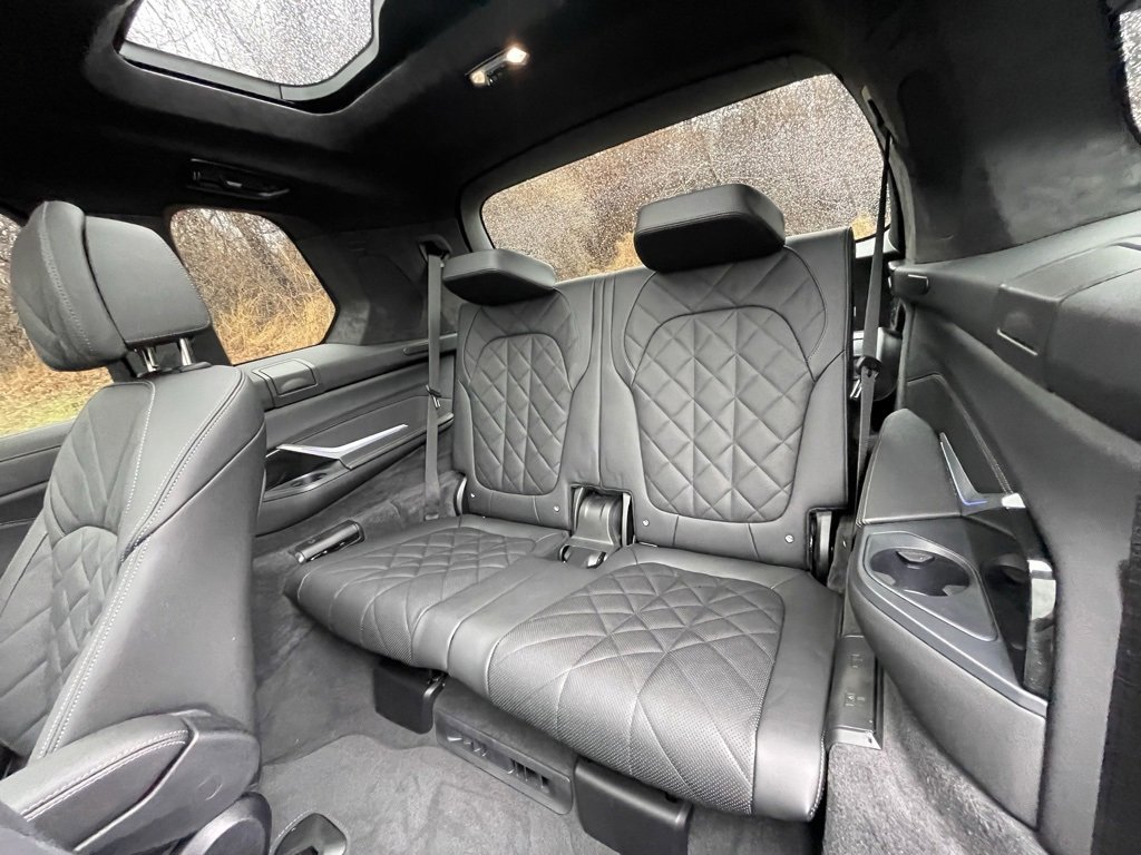 Used 2025 BMW X7 xDrive40i w/ M Sport Package image 32