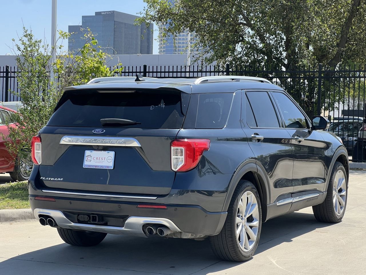 Used 2022 Ford Explorer Platinum w/ Equipment Group 601A image 4