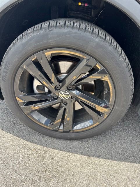 Used 2024 Volkswagen Tiguan SE R-Line AWD/4WD image 5