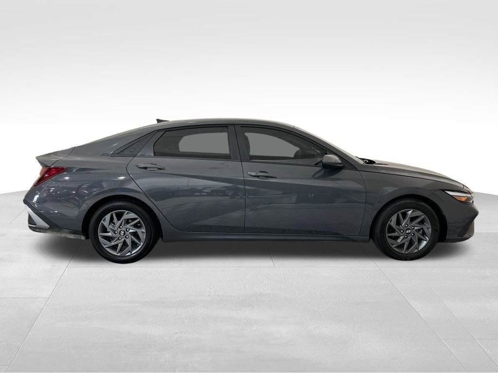 Used 2024 Hyundai Elantra SEL FWD image 7