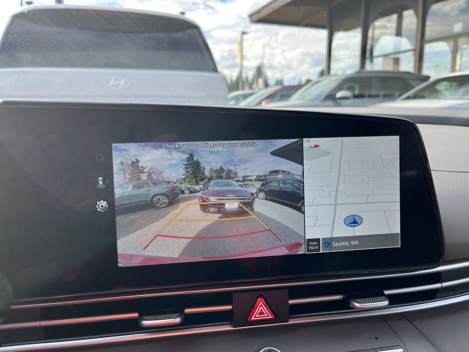 Used 2025 Hyundai Elantra SEL FWD image 25