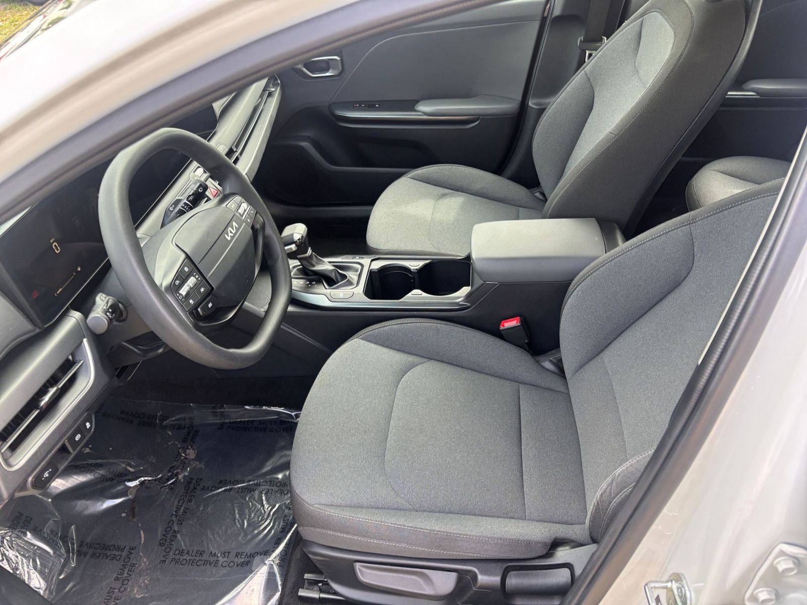 Used 2025 Kia K4 FWD image 29