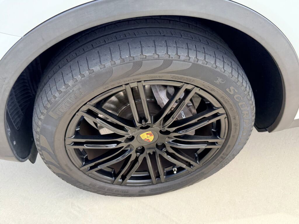 Used 2020 Porsche Cayenne image 16