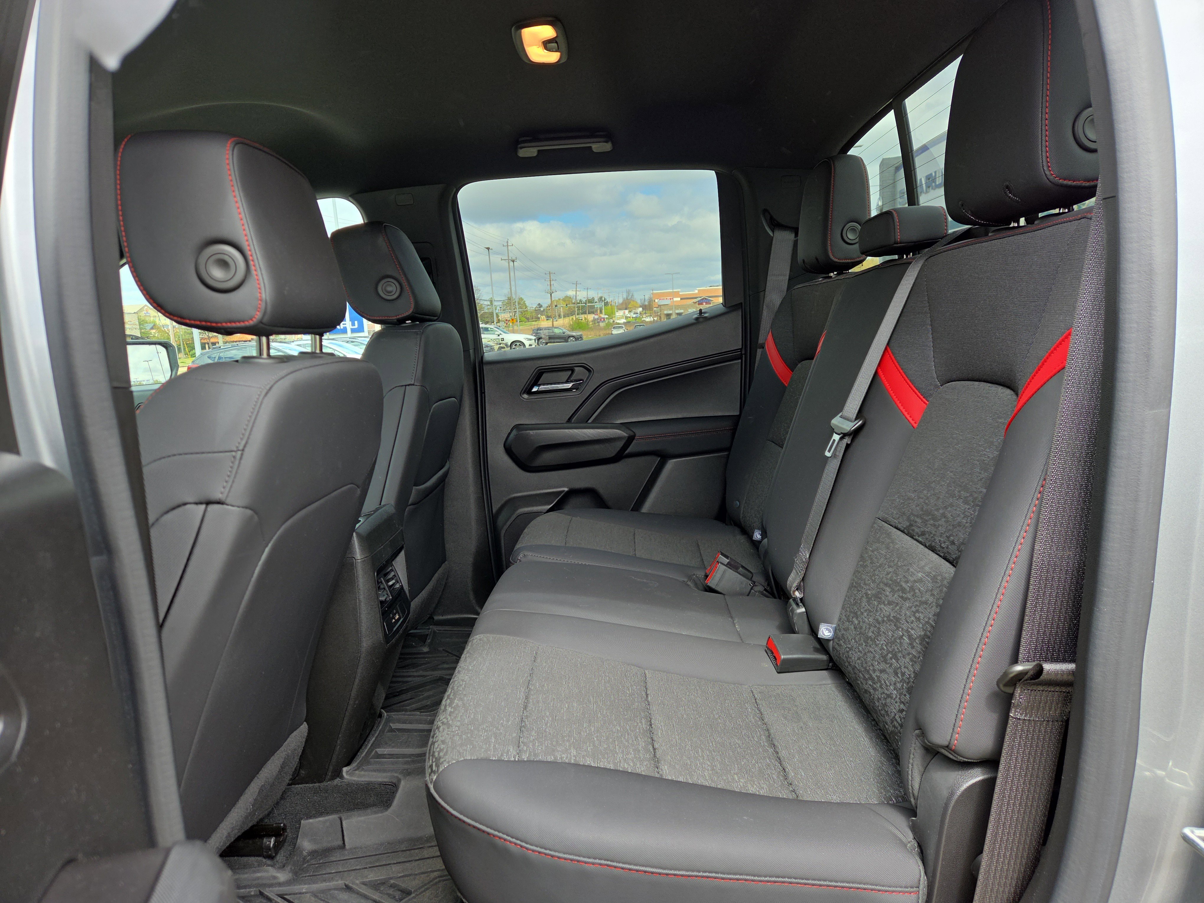 Used 2024 Chevrolet Colorado Z71 w/ Z71 Convenience Package 2 AWD/4WD image 11