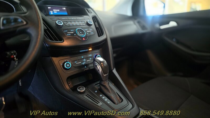 Used 2015 Ford Focus SE FWD image 18