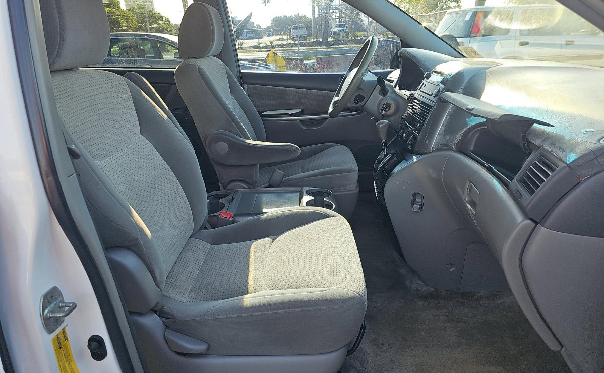 Used 2010 Toyota Sienna CE FWD image 8