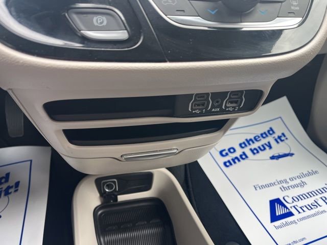 Used 2024 Chrysler Pacifica Touring-L image 26