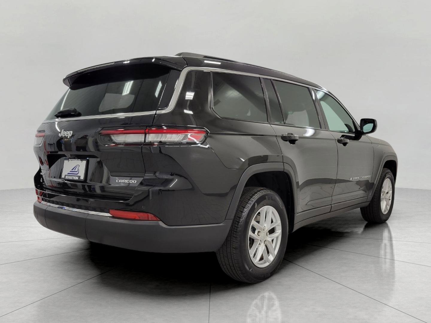 Used 2024 Jeep Grand Cherokee L Laredo AWD/4WD image 19