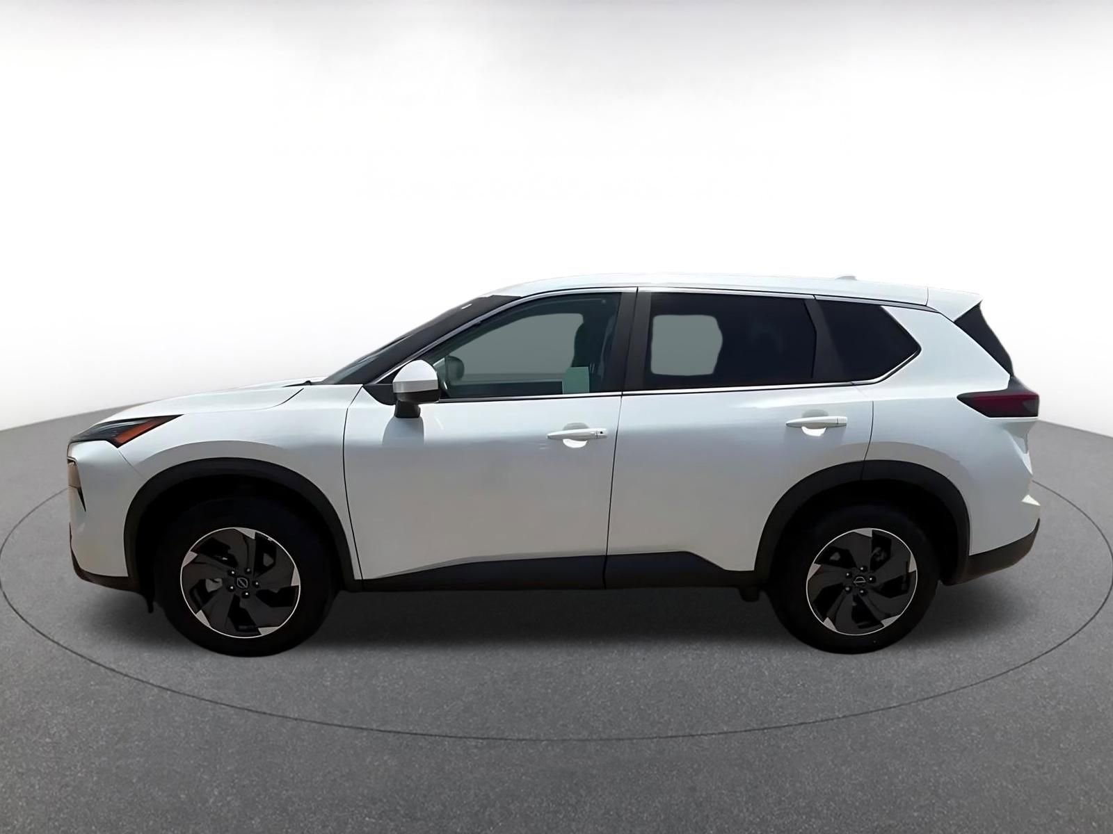 Used 2025 Nissan Rogue SV FWD image 9