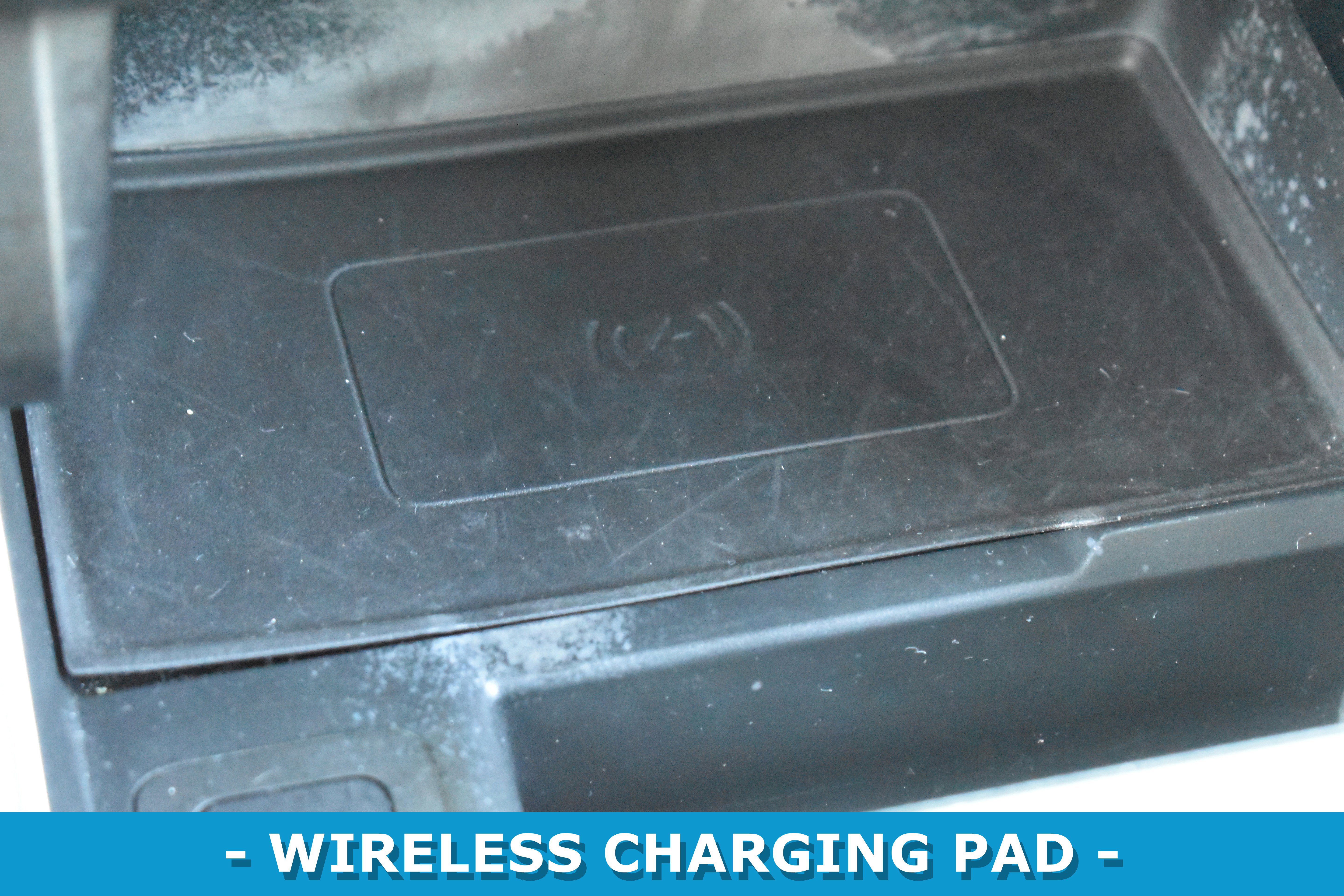 Used 2025 Land Rover Range Rover Velar Dynamic SE image 18