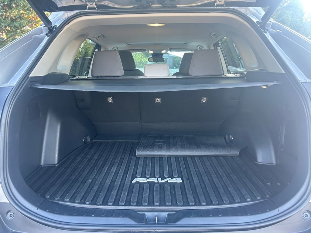 Used 2022 Toyota RAV4 XLE image 24