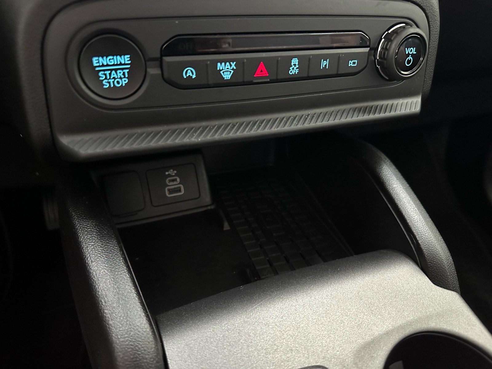 Certified 2025 Ford Bronco Sport Outer Banks w/ Outer Banks Tech Package+ AWD/4WD image 36