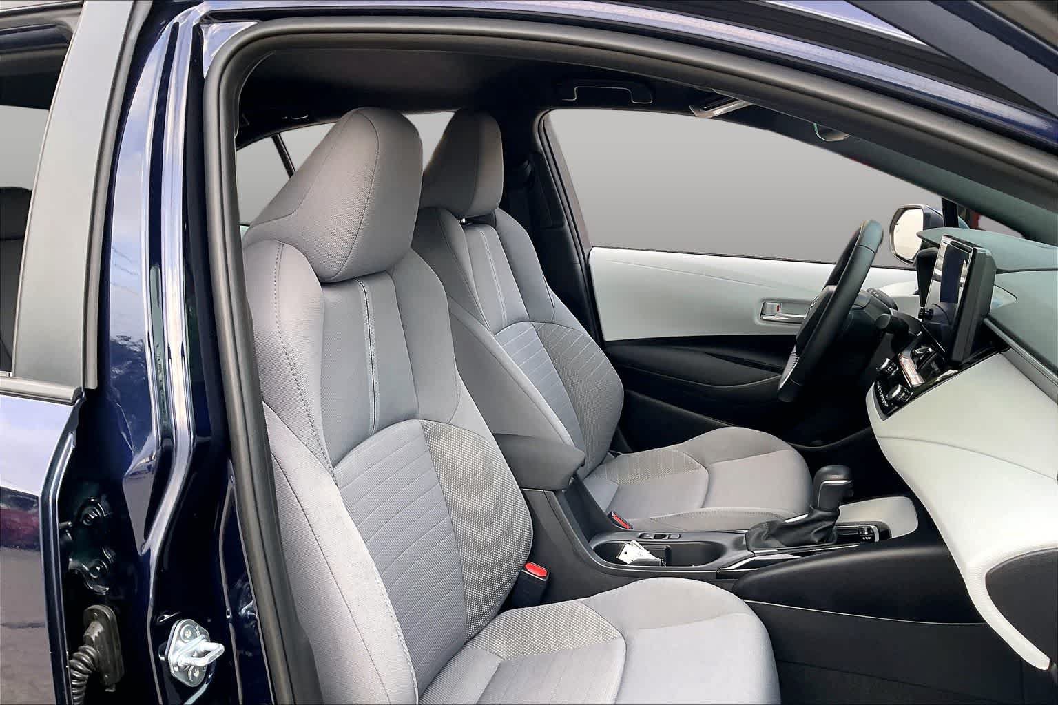 Used 2026 Toyota Corolla SE FWD image 9