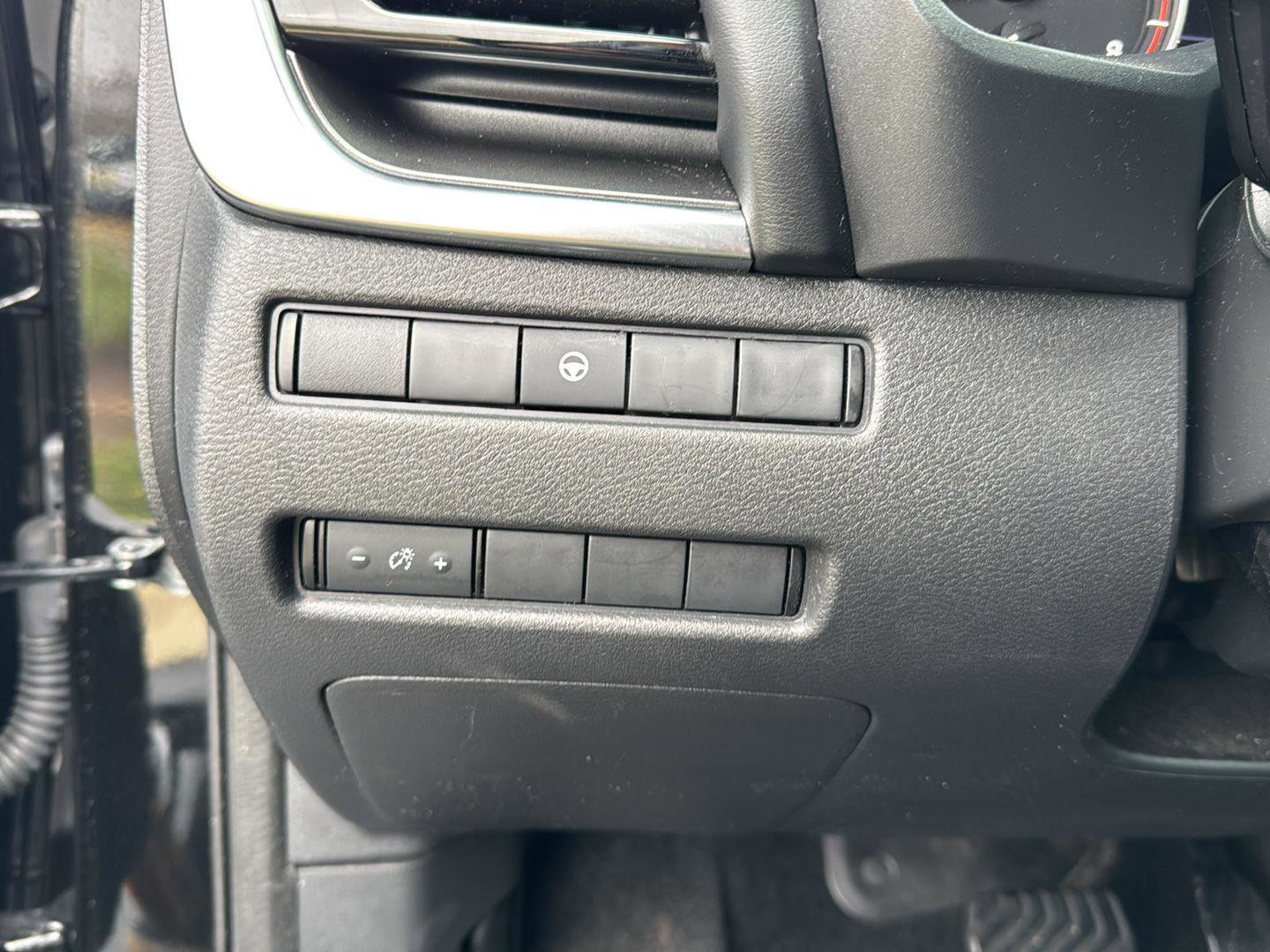 Used 2022 Nissan Rogue SV image 21